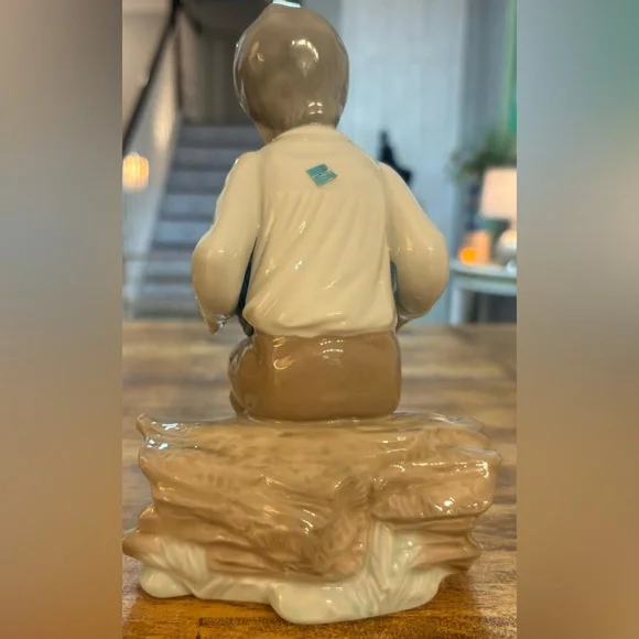 Vintage Lladro, Little Boy Playing the Accordion, Excellent condition No Box - Picture 4 of 10